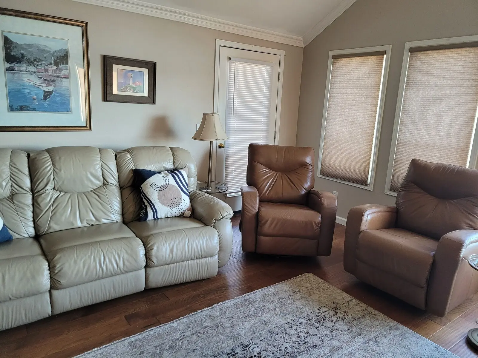 Comfortable lake house living room